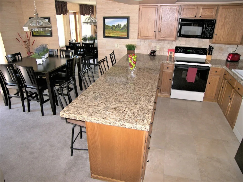Saltlick 2 bed 2 bath 2 Br condo by RedAwning