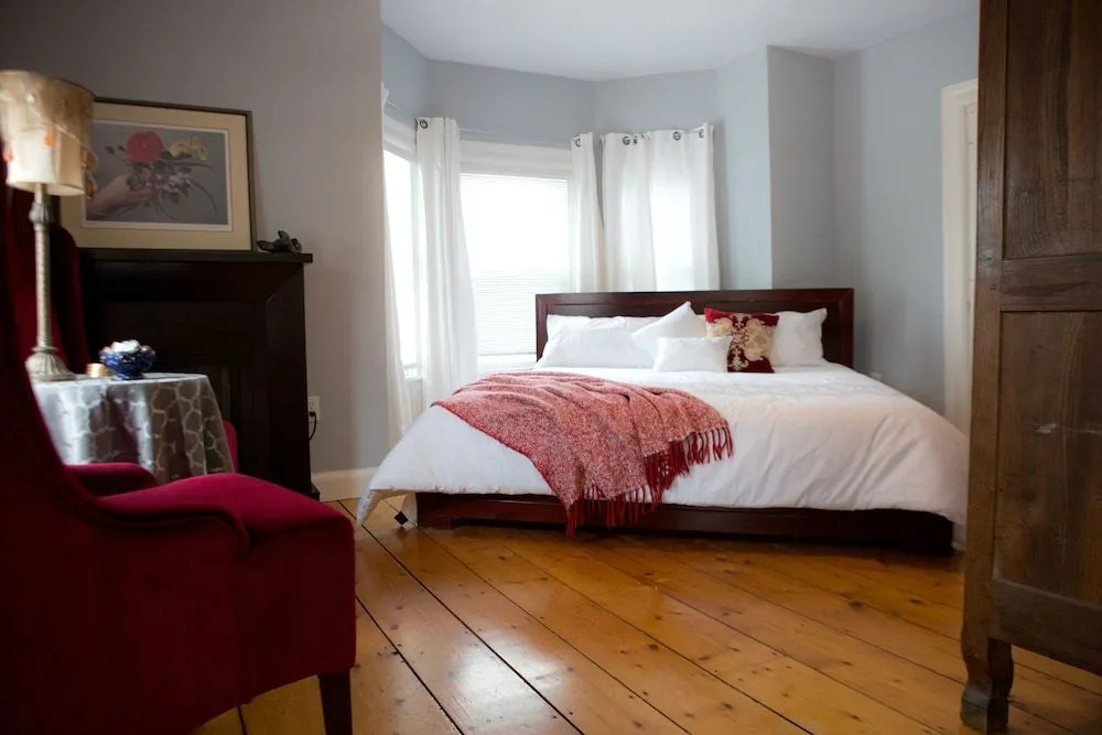 Red Mahone Bed & Breakfast