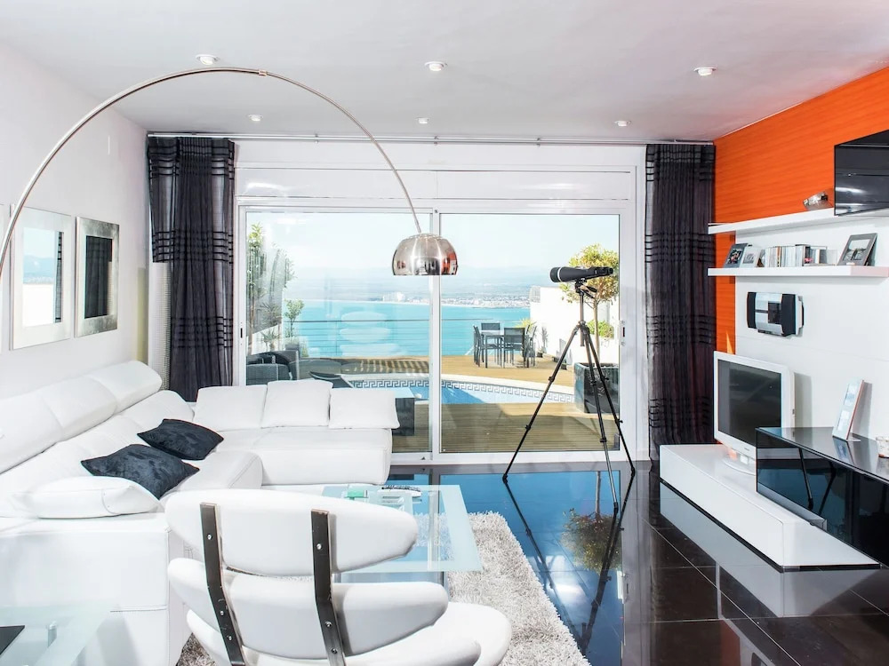 Villa for 4 Persons in Roses With Private Pool Overlooking the Bay of Roses