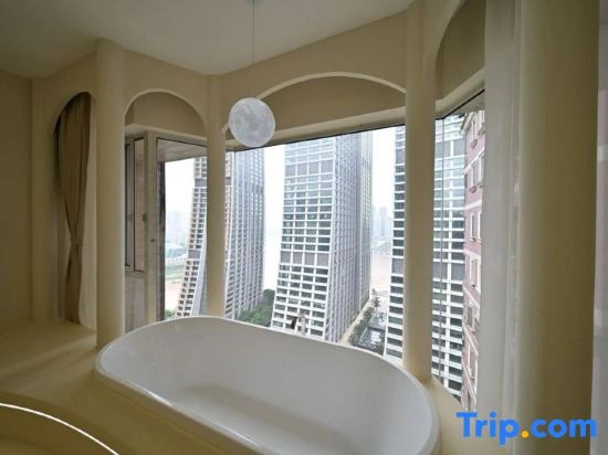 Yicheng High-altitude River View Homestay (Chongqing Hongyadong Chaotianmen Square)