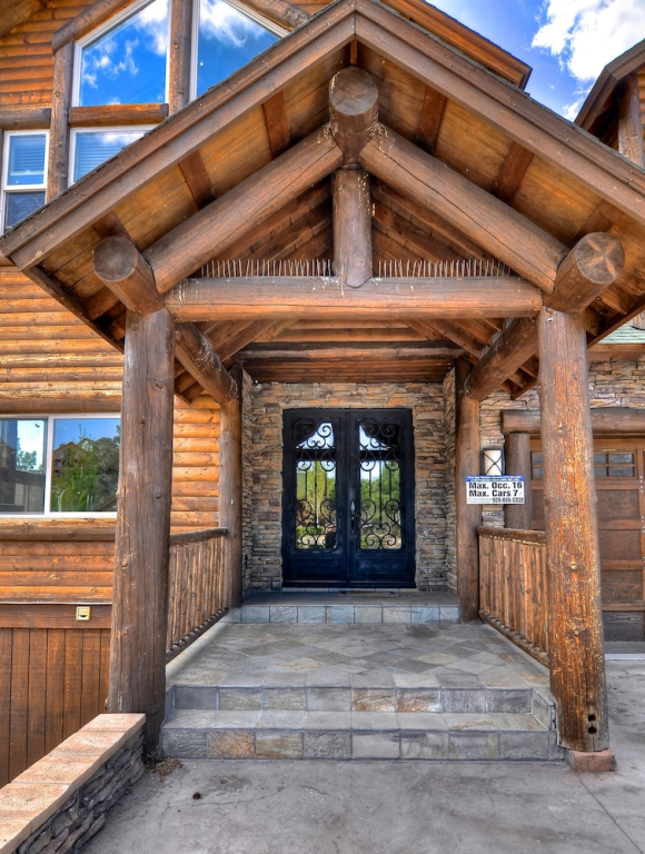 No 4 Grand 8 Bedroom Estate at Castle Glen