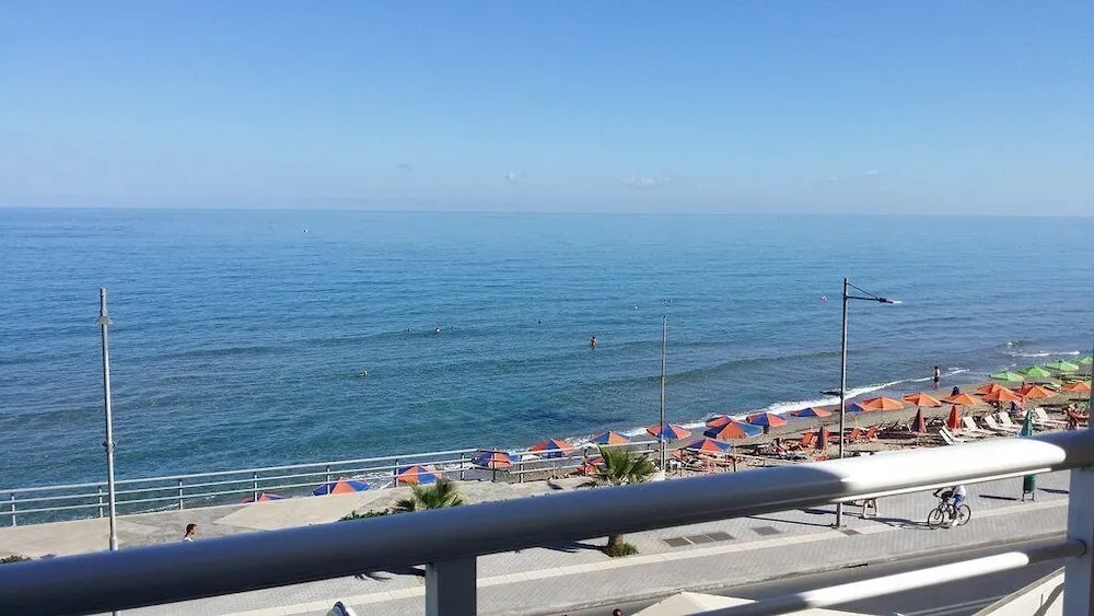 Ostria beachfront studio with seaview