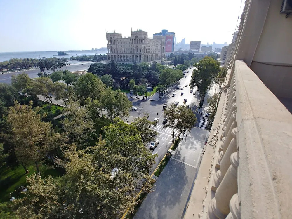 Deluxe Apartment with Sea and F1 view