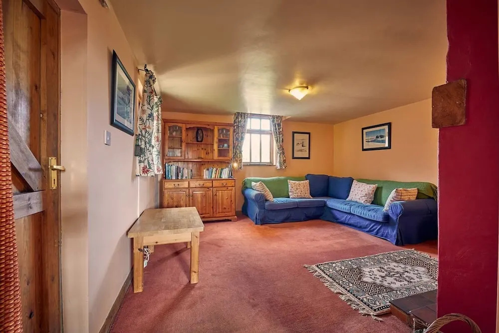 Host & Stay - The Red Brick Barn