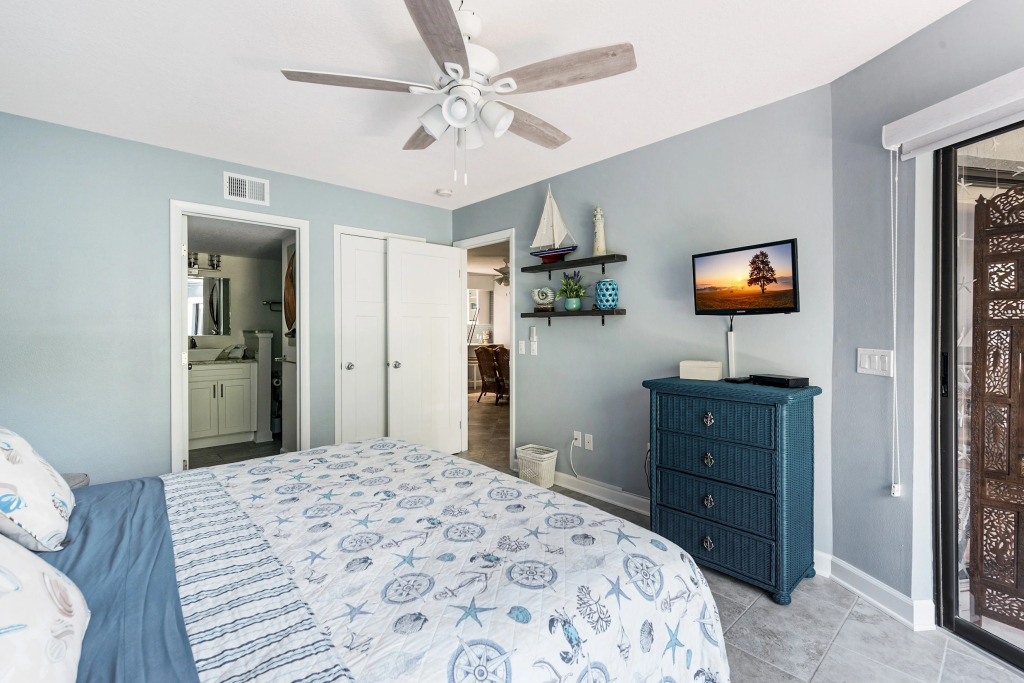 Sun Plaza West Unit 204