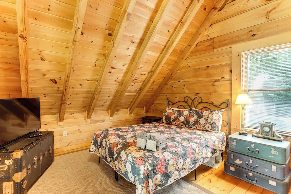 Pet-friendly Ellijay Vacation Rental w/ Hot Tub!