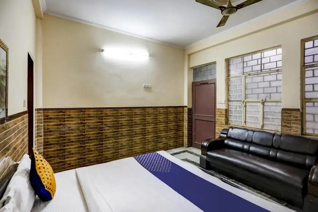 Hotel Arya Deep And Banquet Hall by OYO Rooms