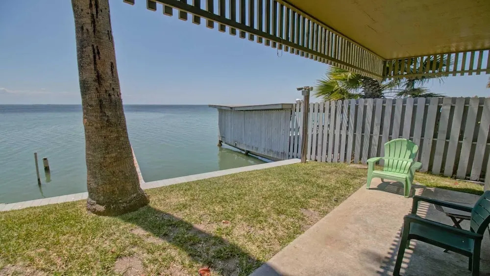 123 - 1 Br Condo