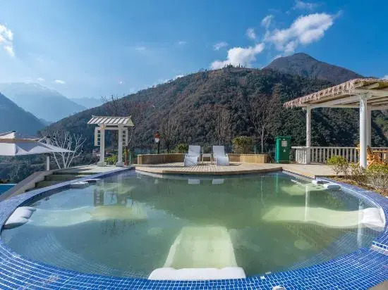 Hailuogou Shuangyue Scenic Homestay