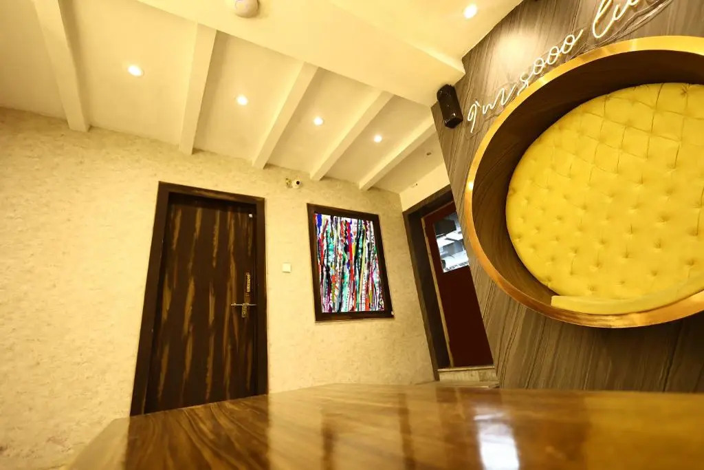 Lucky Restaurant & Guest House Near Taj Mahal