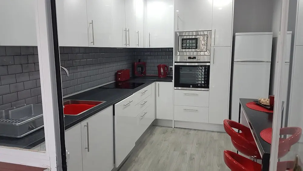 Modern 2 Bed ,2 bathroom refurbished apartment , outstanding sea and golf views