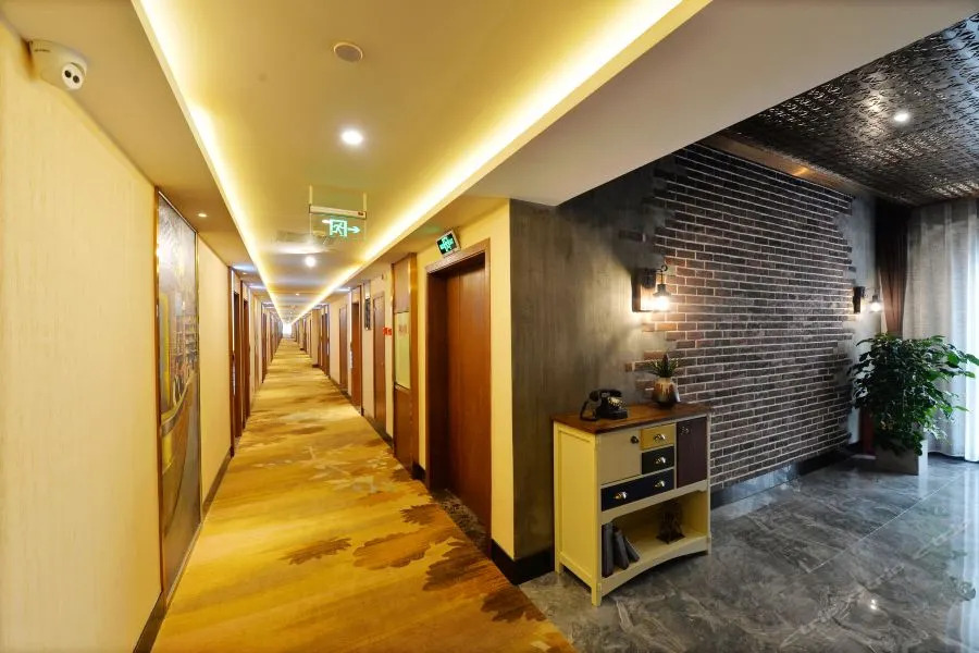 James Joyce Coffetel (Chengdu South Railway Station Airport Road)