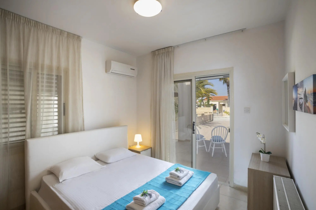 Beachfront Villa Meneou 5