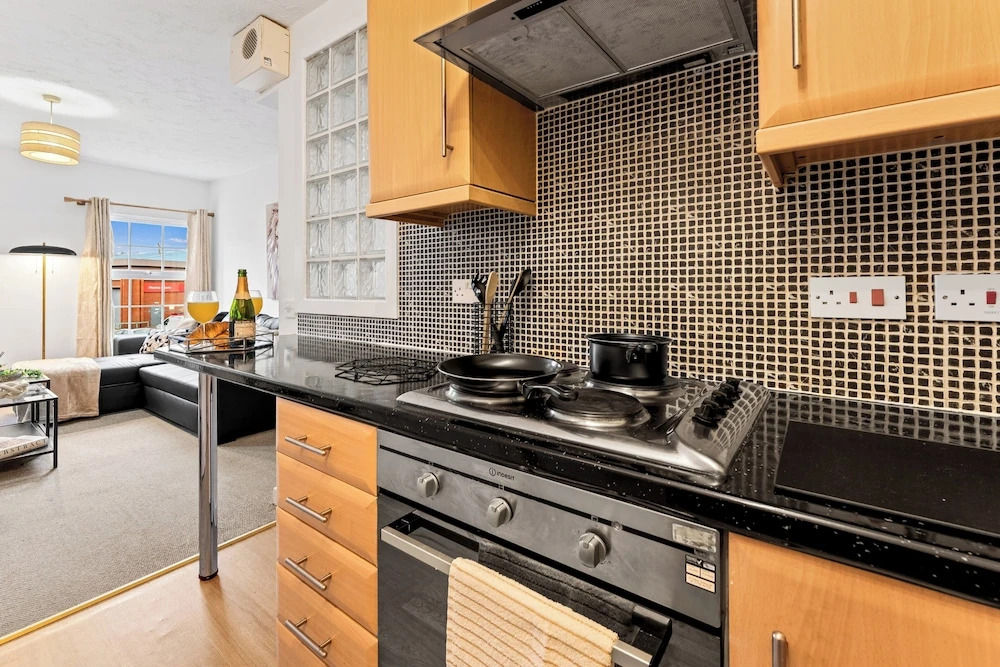 Apartment Sleeps 6 With Parking