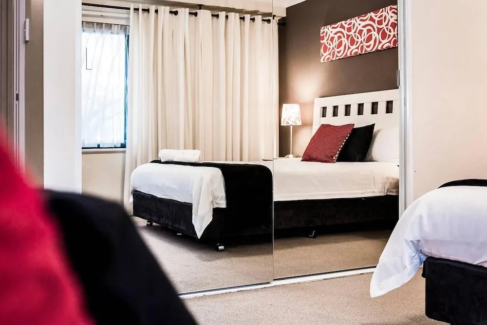 Two bedroom Apt next to Perth CBD with Parking.