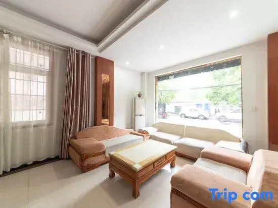 Yijia Business Hotel (Xinyang Open University)