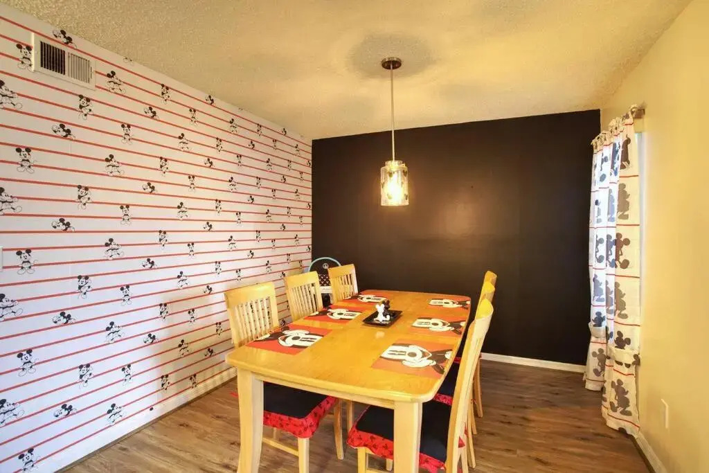 *Disney-15min away* Magical Mickey themed condo