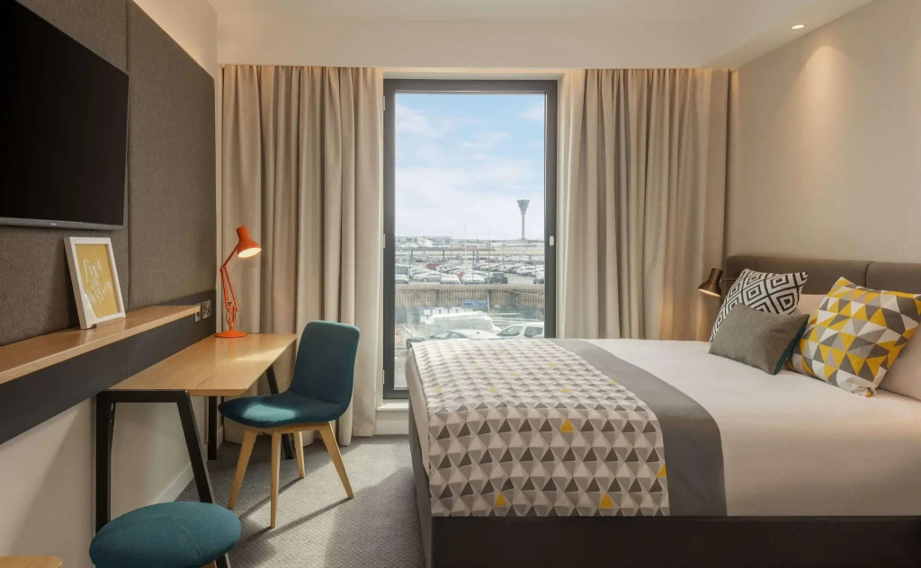 Holiday Inn London Heathrow - Bath Road by IHG