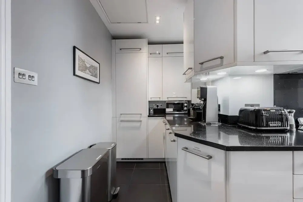 Grand Victorian Apartment in Sought-after Clifton