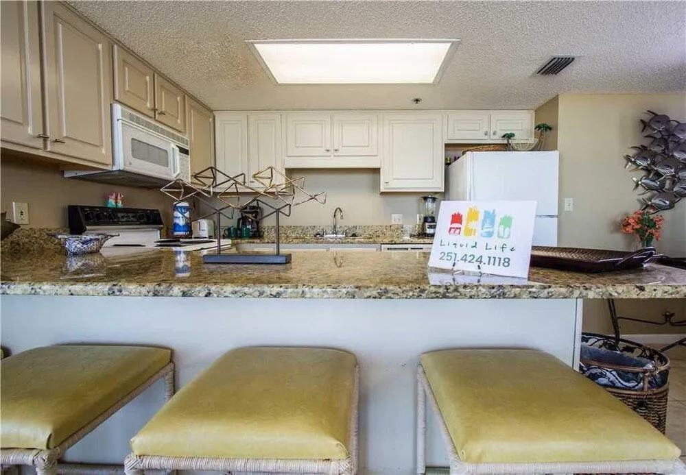 Phoenix East 301 - 3 Br condo by RedAwning
