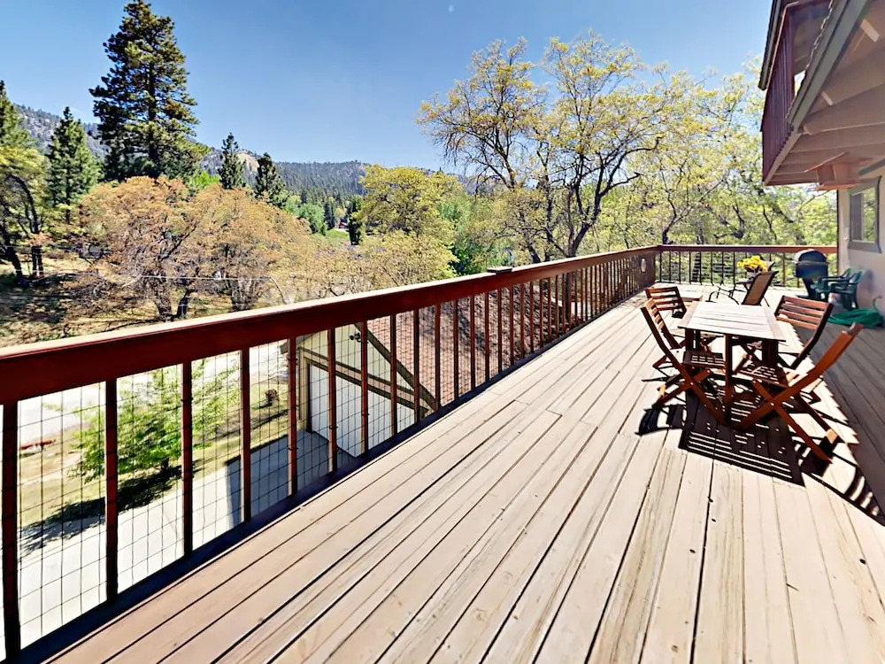 Blue Jay Chalet 2 Bedrooms 2 Bathrooms Home