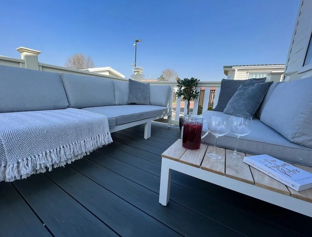 2 Bed - Sleeps 6 - 15min Walk to Beach