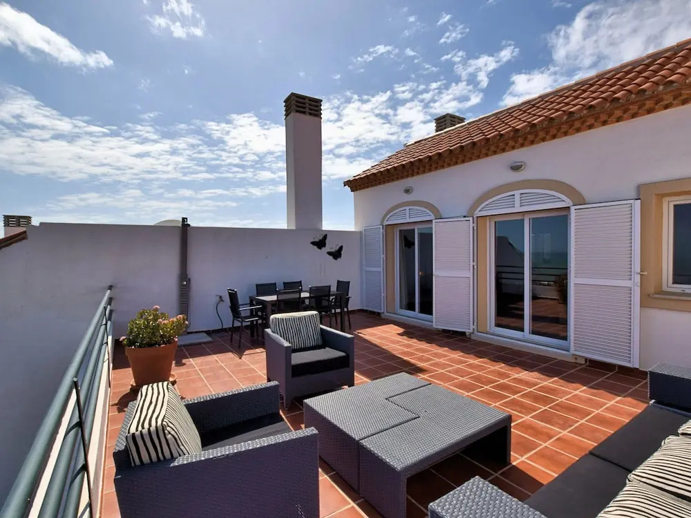 Comfortable apartment with sea views near Estepona, within walking distance from the sea