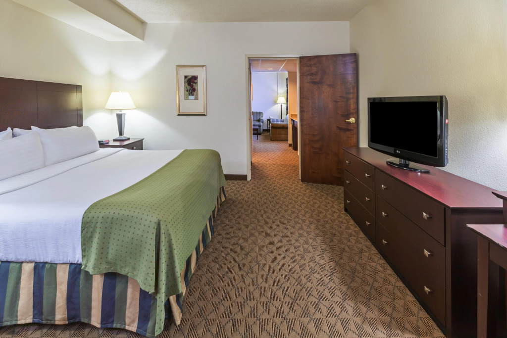 Holiday Inn Springdale-Fayetteville Area by IHG