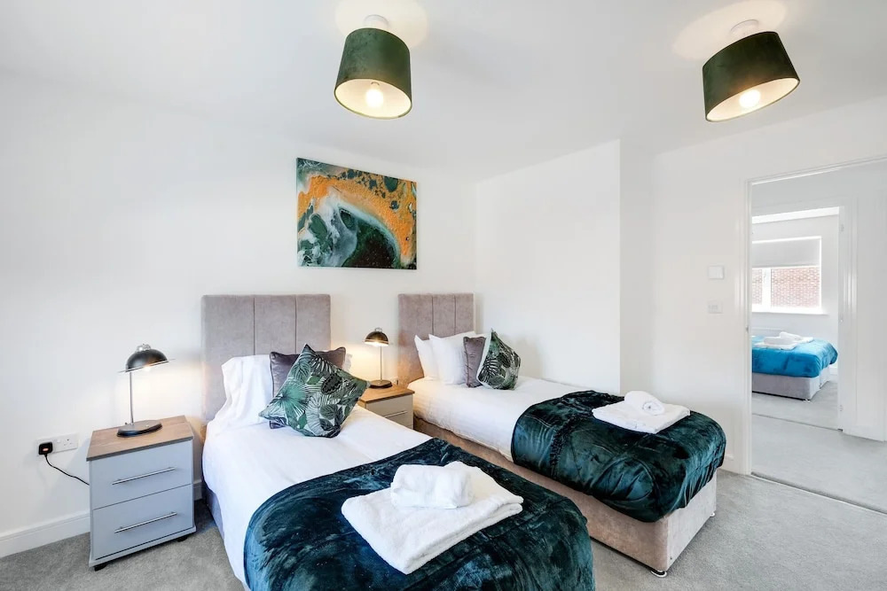 Modern 5 Bedroom 3 Bath Hse Aylesbury