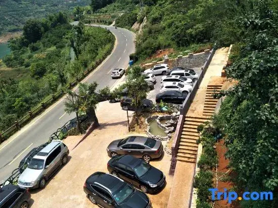 Zixing Jingyun Xiangqing Resort Hotel