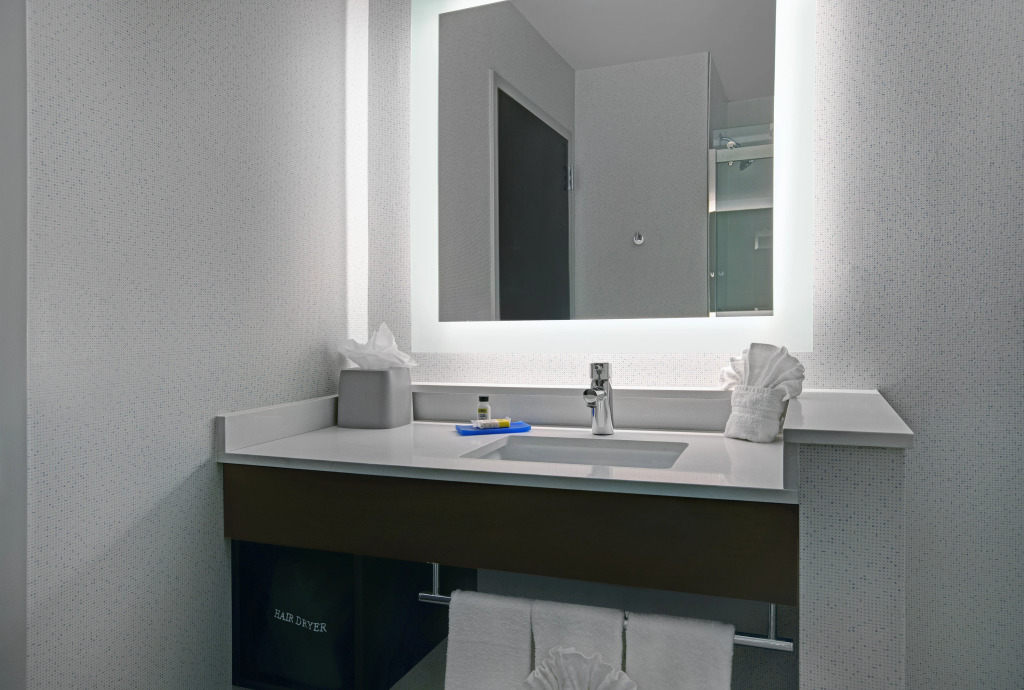 Holiday Inn Express & Suites - Milwaukee - Brookfield by IHG