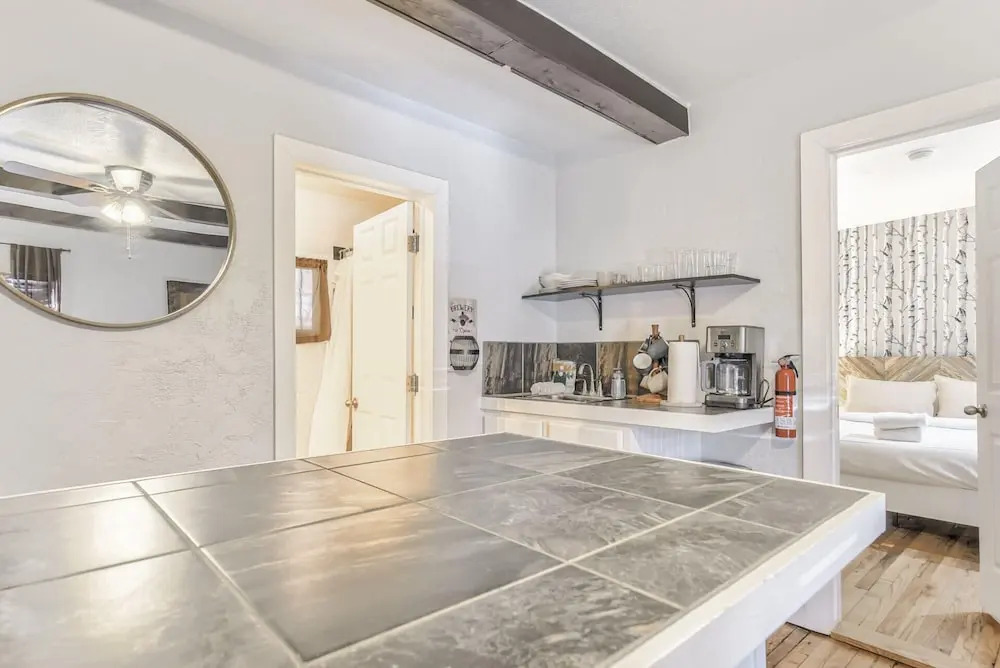 2BD Cozy Retreatclose to Red Rocksdogs Welcome!