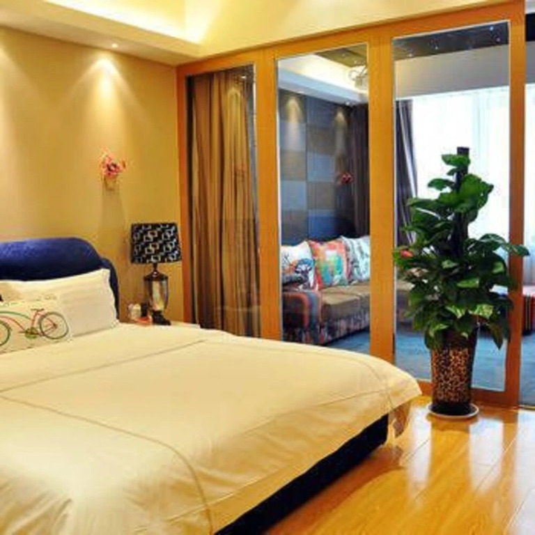 Summer Cherry Apartment (Ji'nan Quancheng Road Kuanhouli)