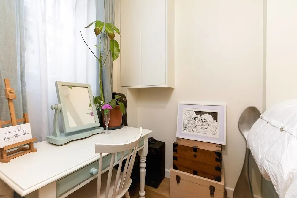 Beautiful 2 BED Garden Apartment