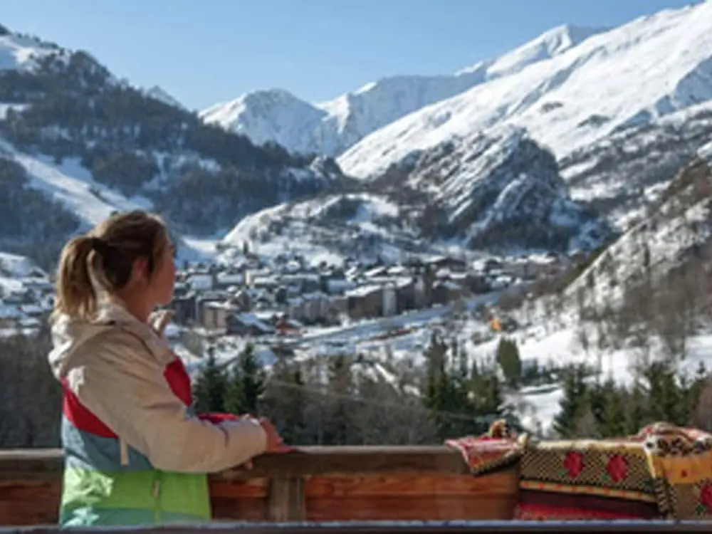 Large apartment with a view near the ski slope of Valloire