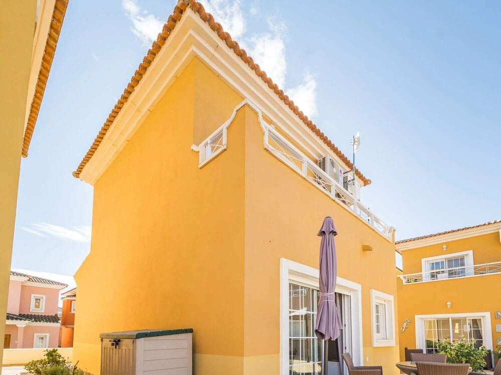 Serene Holiday Home in Baños y Mendigo With Swimming Pool