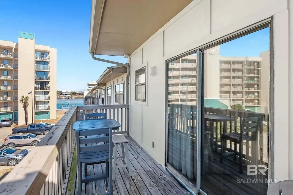 1 bed Beach Pools Waterfront Boating Palmaway