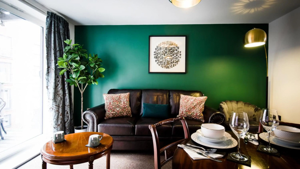 Splendid High Street 2 BR Apartment - King Bed - Wise Stays