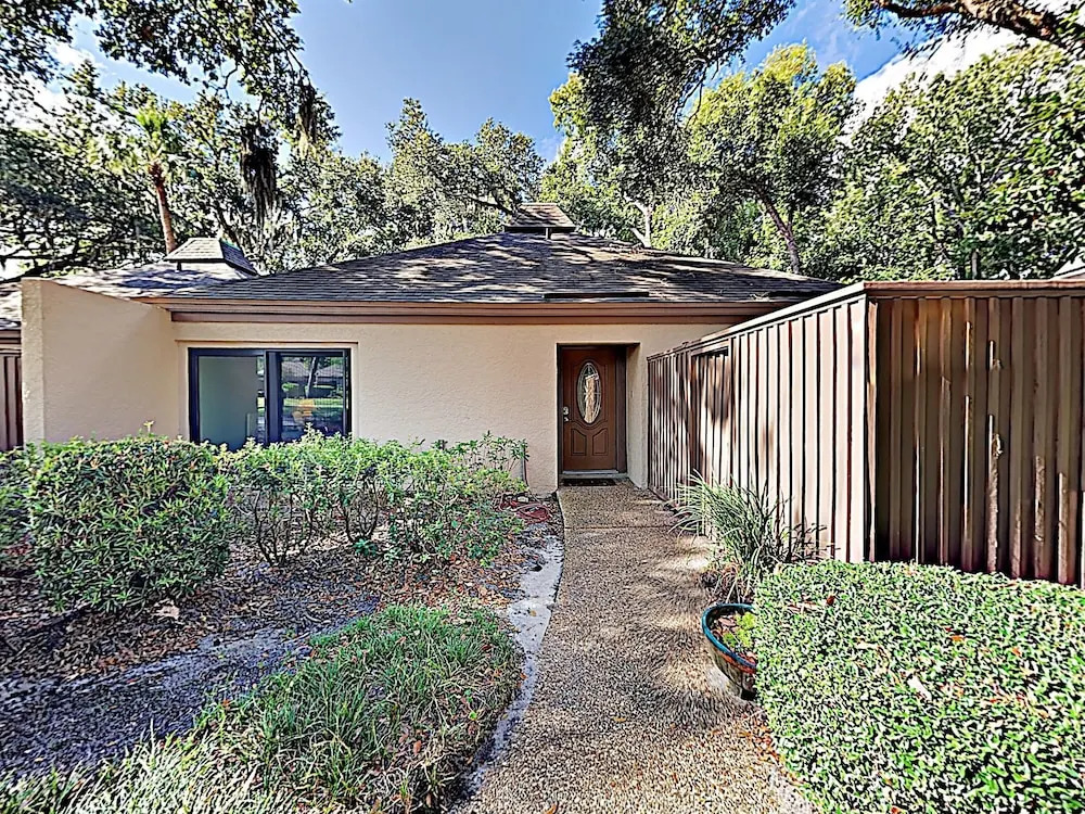 New Listing! Wooded Sanctuary On Golf Course W/pool 2 Bedroom Condo