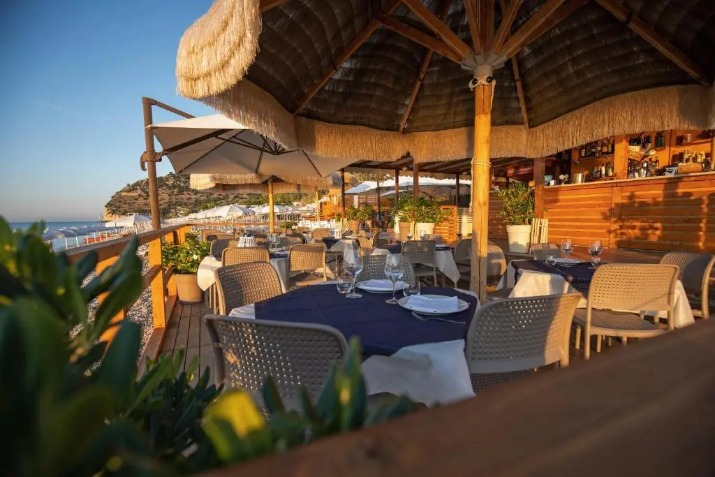 melograno Holiday Home with Swimming Pool and Private Beach