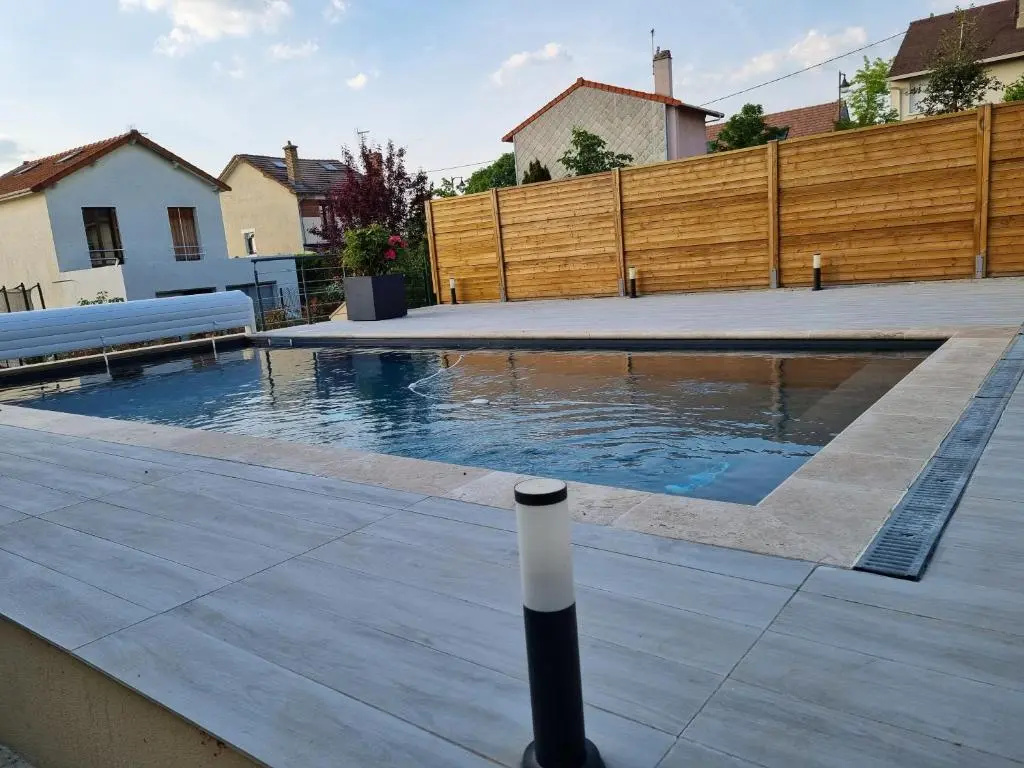 Ravissant Studio avec piscine privée et jardin
