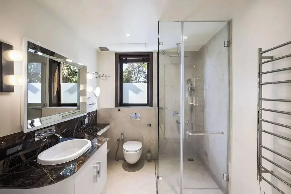 An Extravagant Pushp Villa Overlooking the Ganges