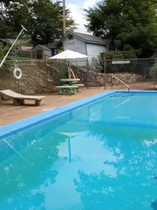 Baby Bears Cozy Cabin with pool