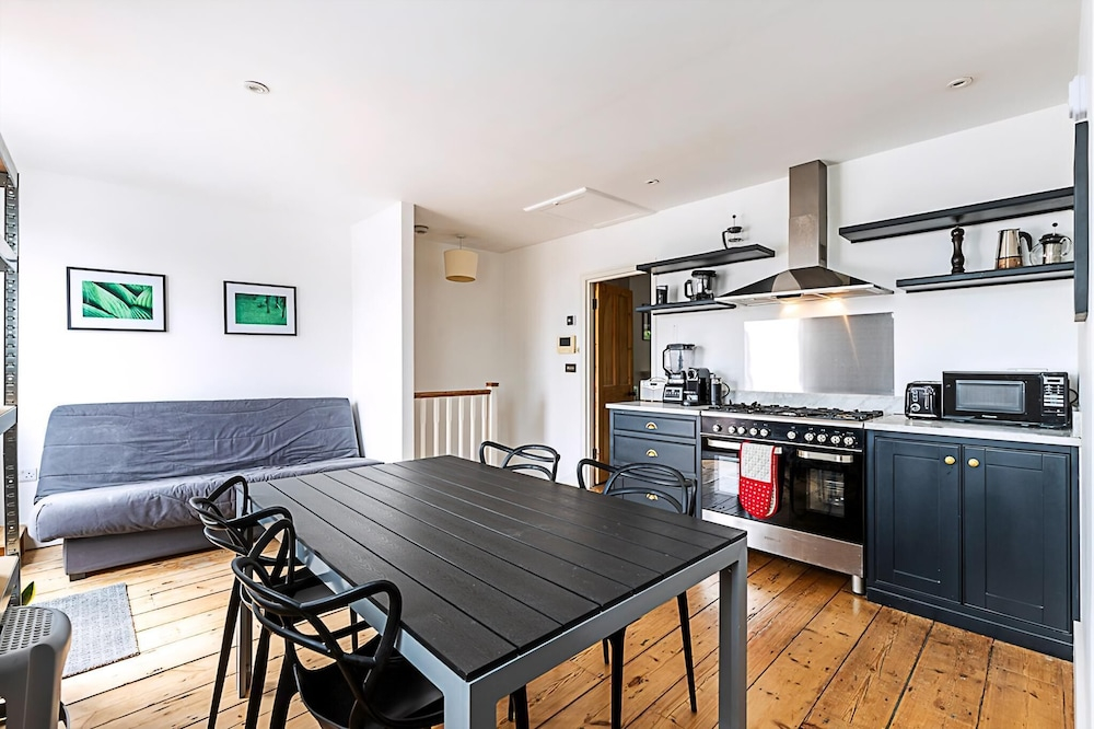 Stylish Chiswick Apartment With a Private Terrace