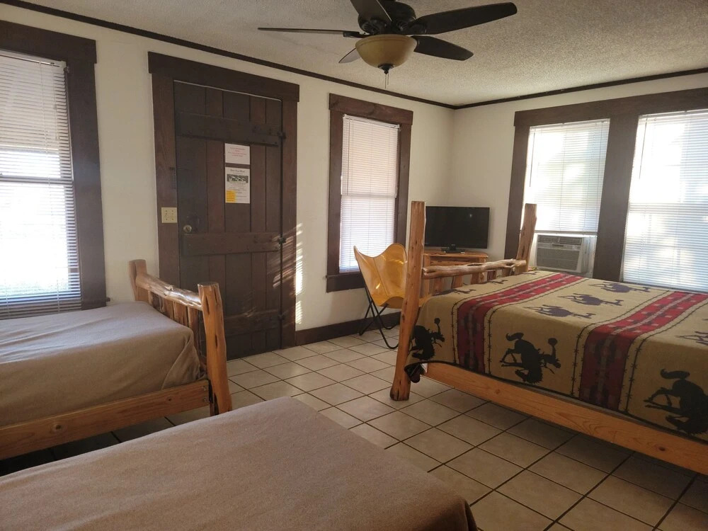 THE VAQUERO MOTEL