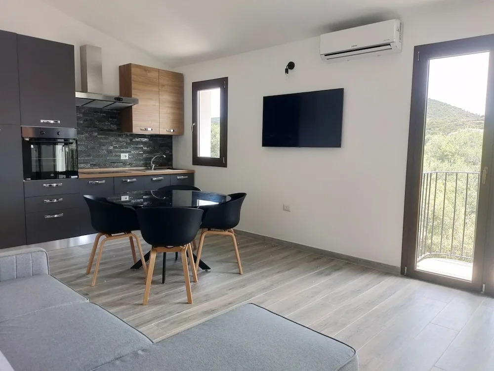 Suite Apartments Porto Pino I4mori