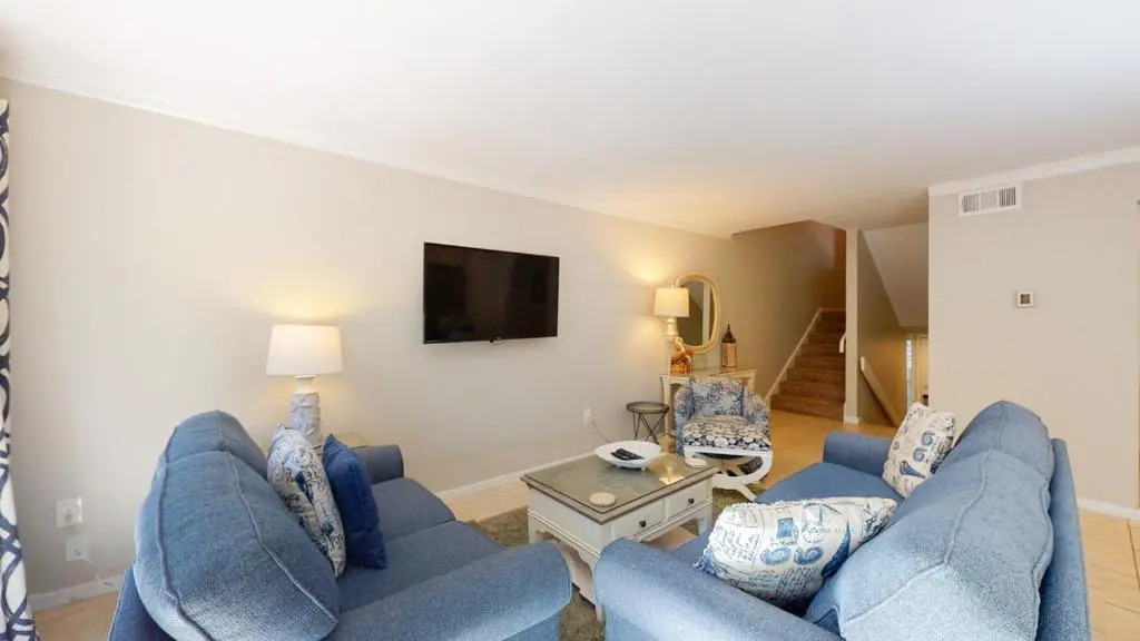 213 Turnberry Village