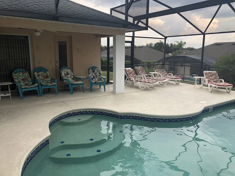 Gorgeous 4 Bed Home with Private Pool and Gamesroom in Disney Area (TR562DD)