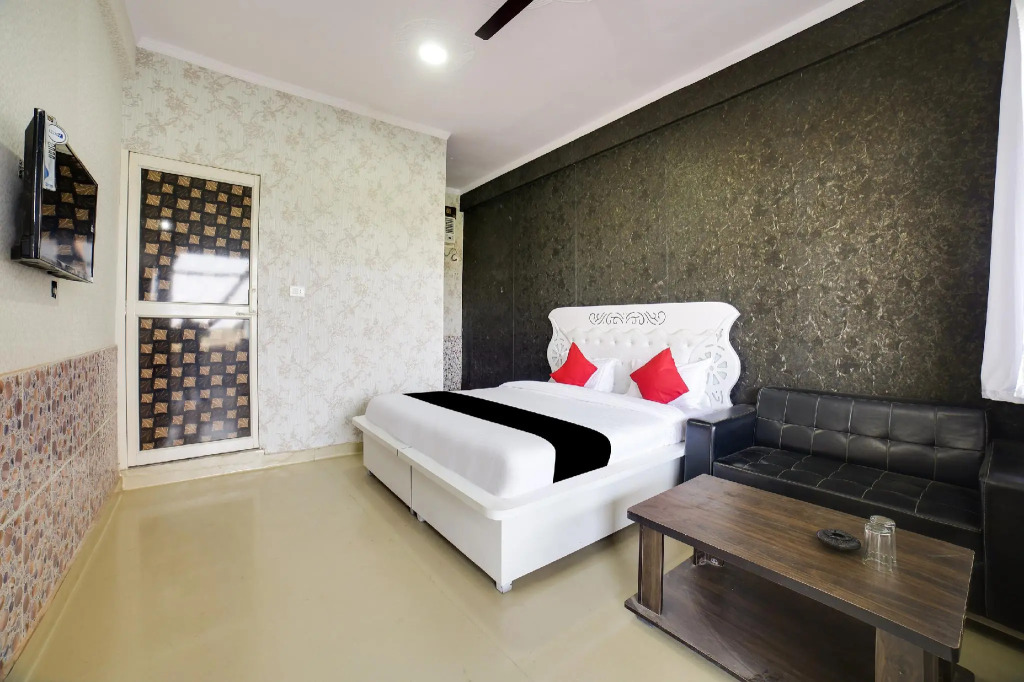 Capital O 70965 Sudhir Hotel And Banquet
