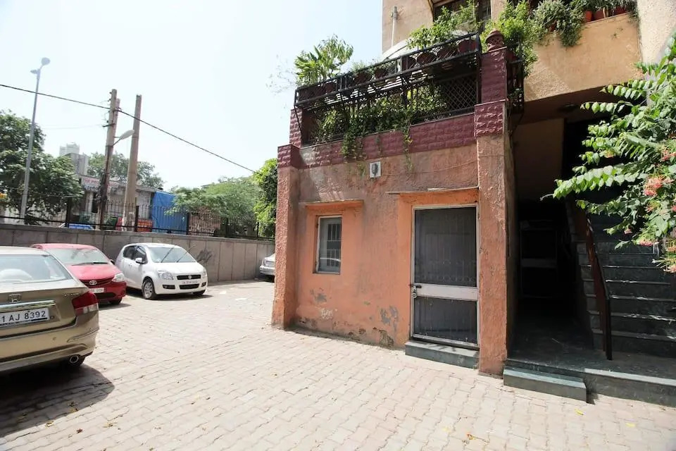 Polo Premier Guest House
